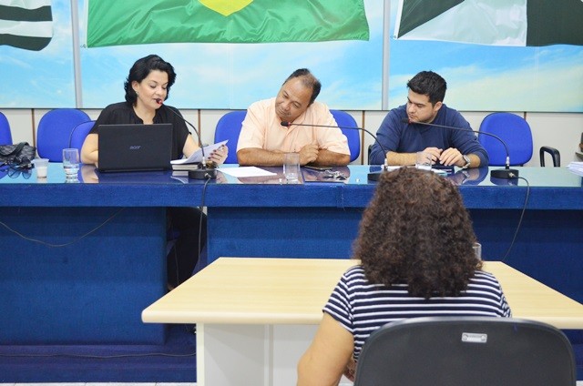 2018821_FOTO - Carol apresenta voto em separado na CEI da Habitação